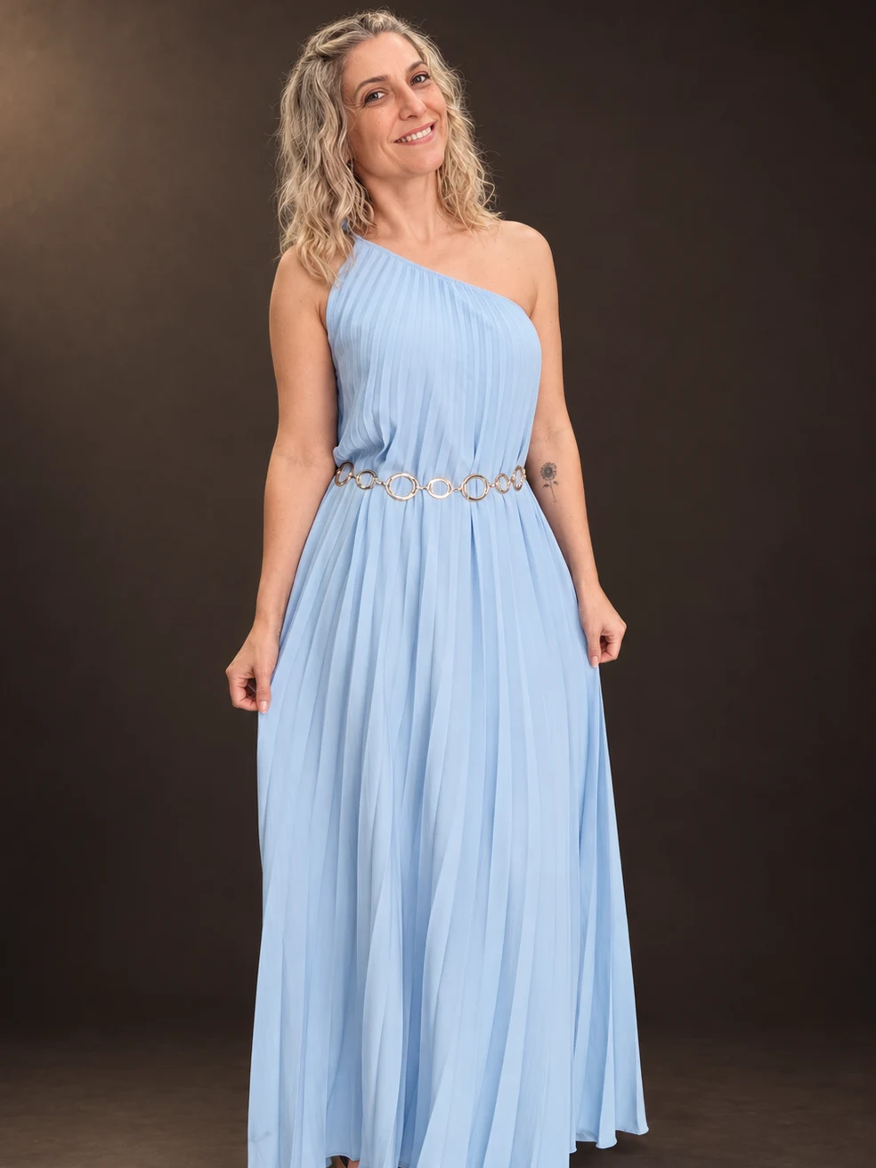 Vestido longo azul plissado de um ombro só